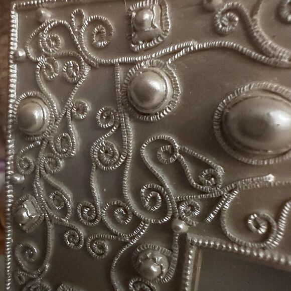 Silver crystal beaded and Pearl detailed picture frame w velvet backing NWOT - Picture 6 of 10
